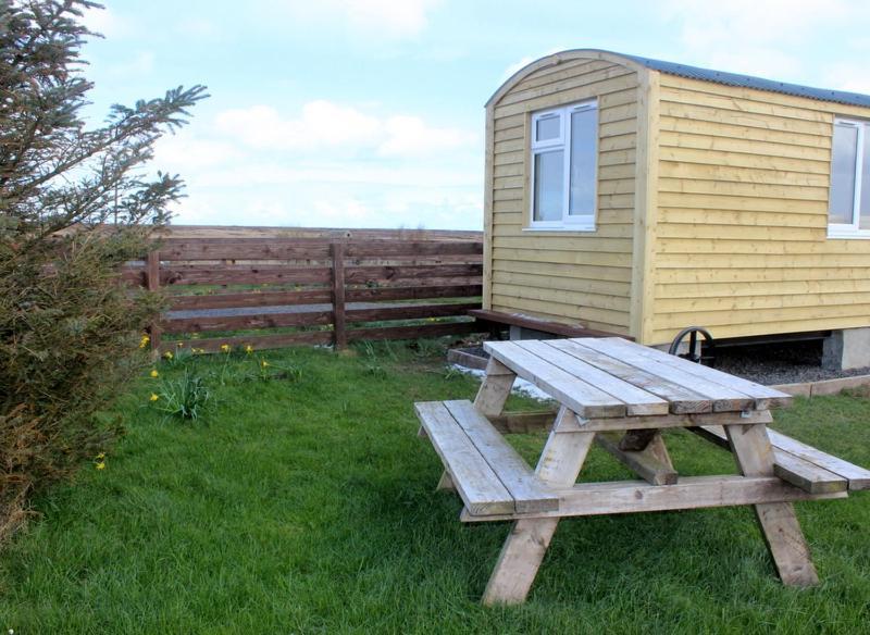 Hillside Camping Pods And Shepherd'S Hut Wick  Kültér fotó