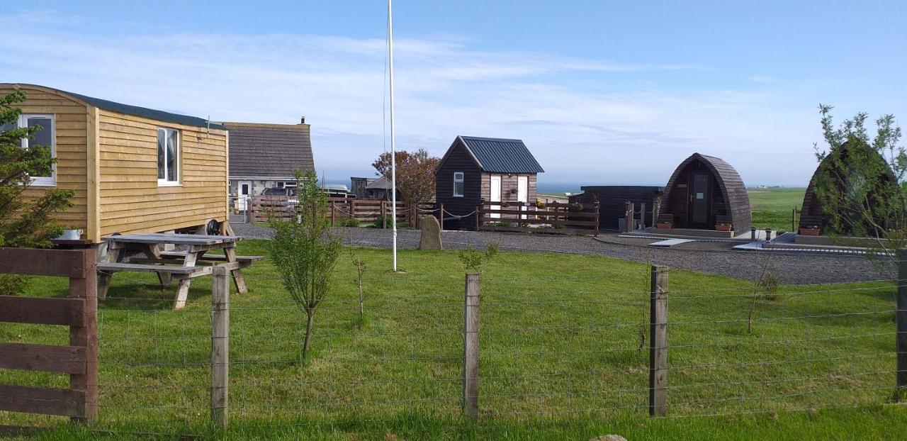 Hillside Camping Pods And Shepherd'S Hut Wick  Kültér fotó