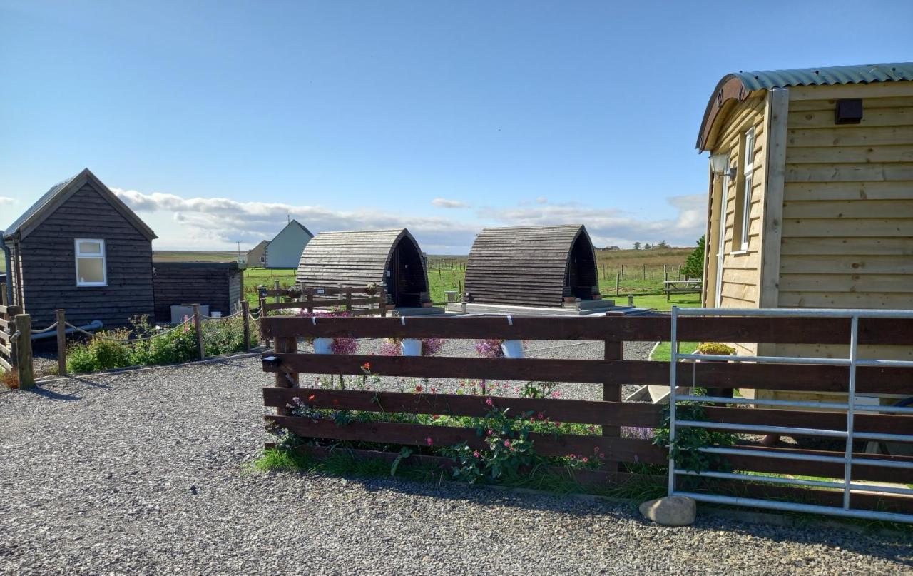 Hillside Camping Pods And Shepherd'S Hut Wick  Kültér fotó