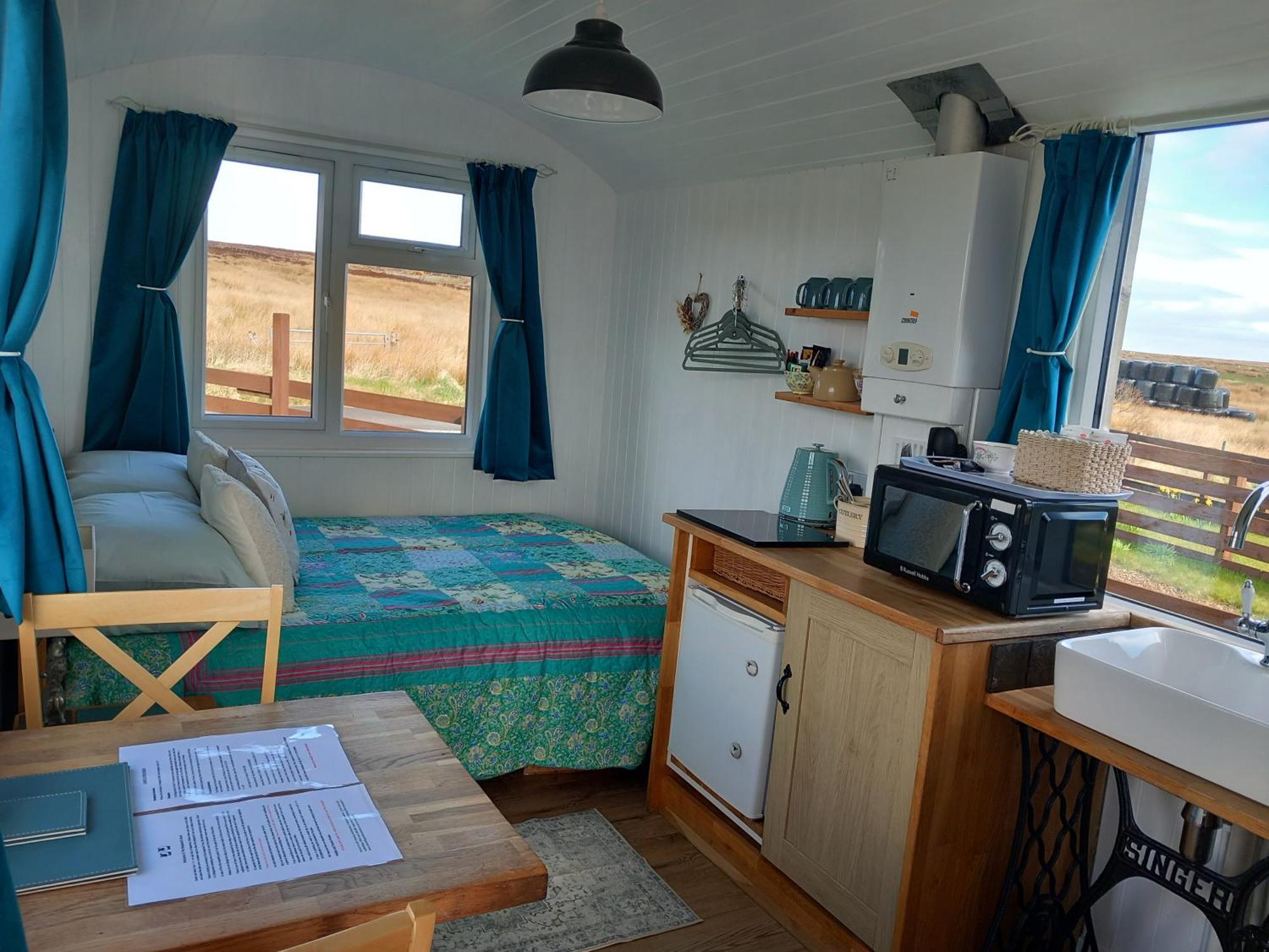 Hillside Camping Pods And Shepherd'S Hut Wick  Kültér fotó
