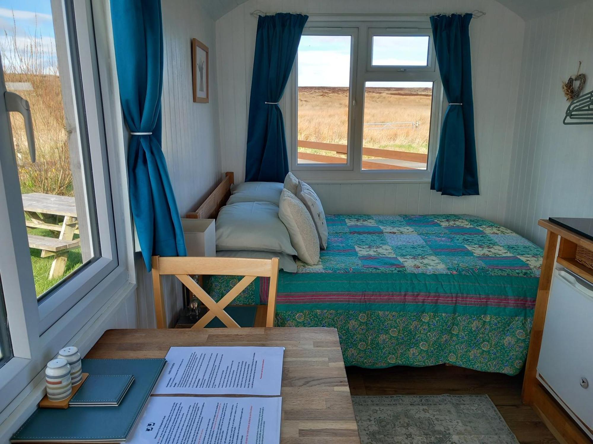 Hillside Camping Pods And Shepherd'S Hut Wick  Kültér fotó